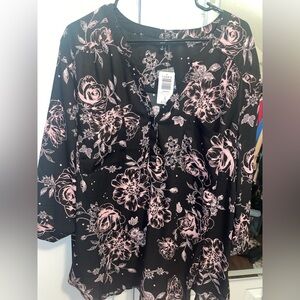 ✨ NWT - Torrid Harper style Blouse with Pink Floral Design